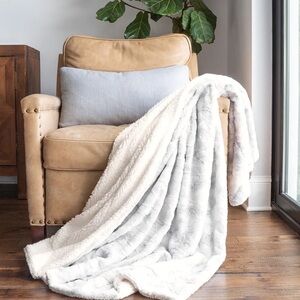 Linens & Hutch faux fur tie dye throw blanket